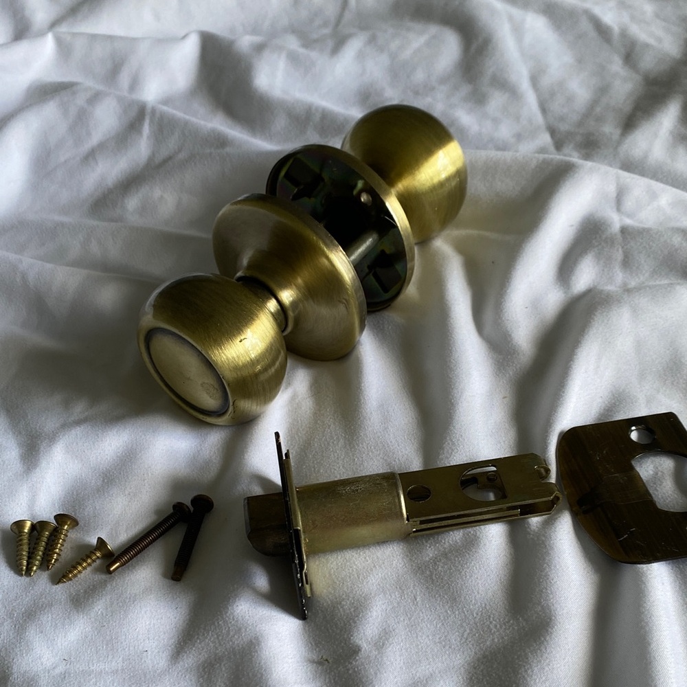 Interior Doorknob-no locking